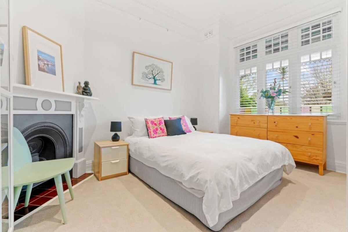 Bright Home In Trendy Newtown Close To The Park シドニー エクステリア 写真